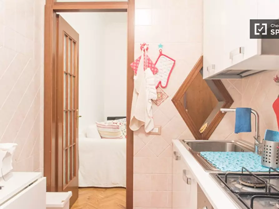 Immagine 16 di Camera condivisa in affitto  in Via Napoli a Roma