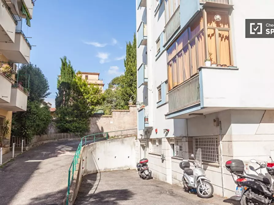 Immagine 19 di Camera condivisa in affitto  in Via Angelo Emo a Roma