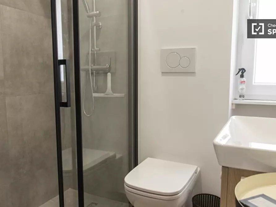 Immagine 10 di Camera condivisa in affitto  in Via Raimondo Montecuccoli a Roma