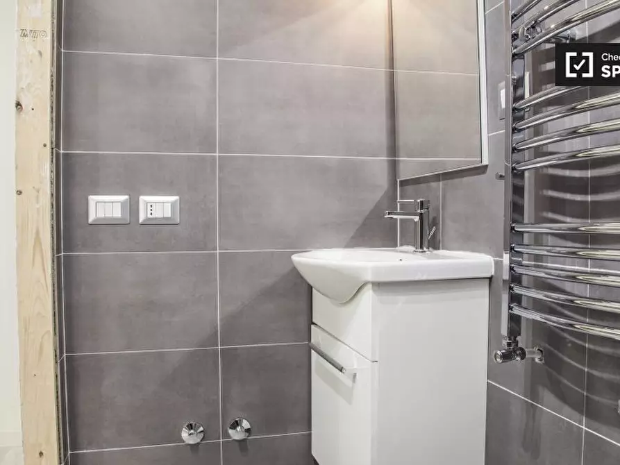 Immagine 5 di Camera condivisa in affitto  in Via Valdinievole, Roma RM, Italy a Roma