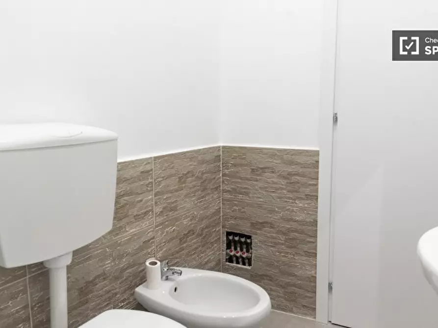 Immagine 13 di Camera condivisa in affitto  in Piazza Regina Margherita a Roma