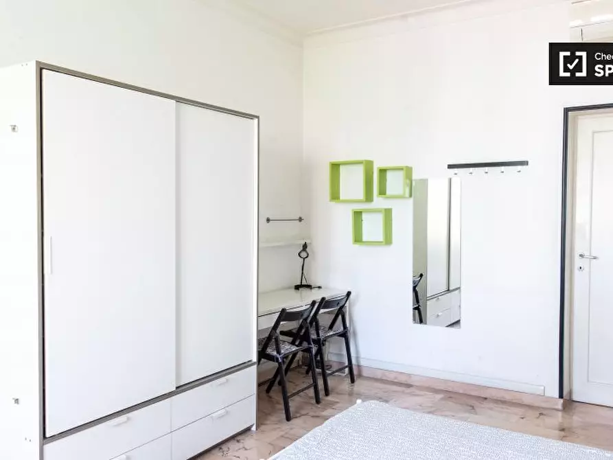 Immagine 4 di Camera condivisa in affitto  in Via Camilla a Roma