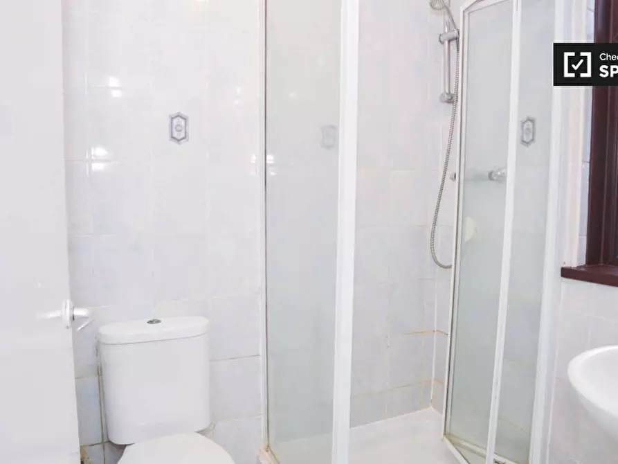 Immagine 11 di Camera condivisa in affitto  in Green Ln a Staines