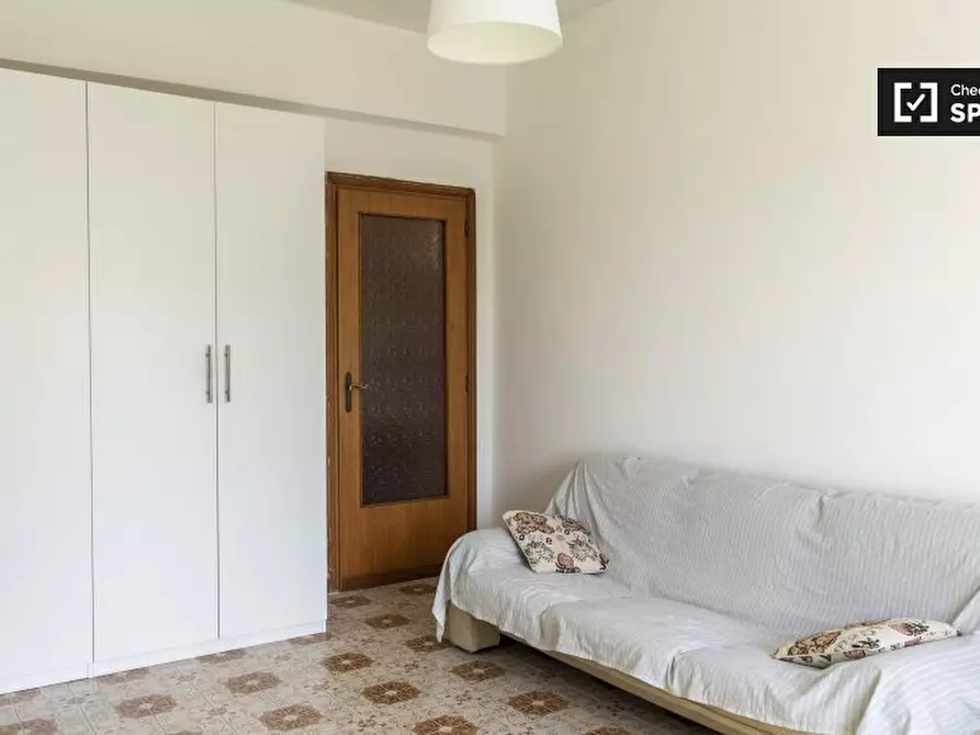Immagine 3 di Camera condivisa in affitto  in Via Bartolomeo Colleoni a Roma