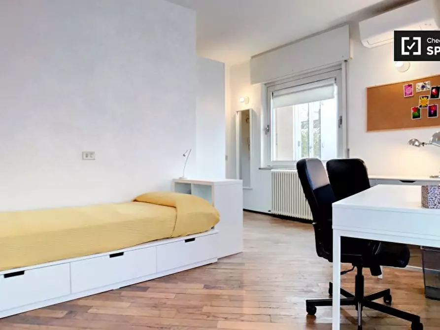 Immagine 4 di Camera condivisa in affitto  in Via Teodosio a Milano