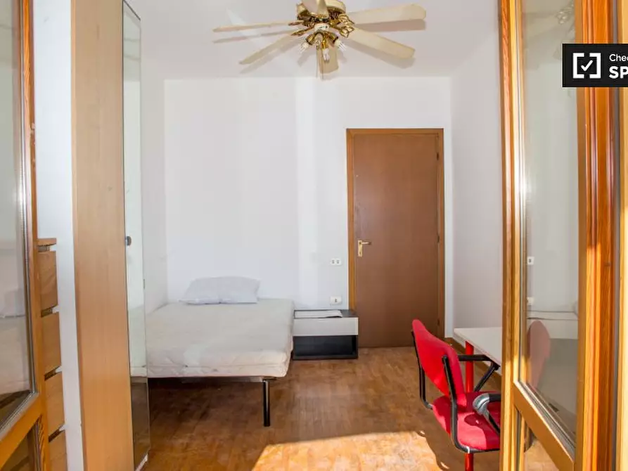 Immagine 2 di Camera condivisa in affitto  in Via Nicola Romeo a Milano