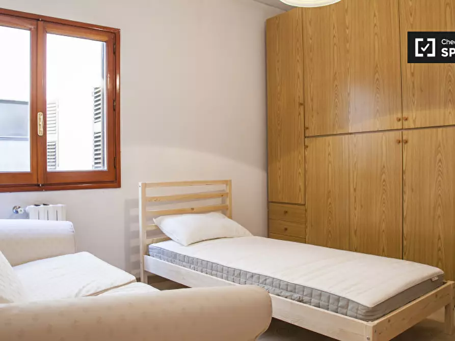 Immagine 16 di Camera condivisa in affitto  in Via Sestio Menas a Roma