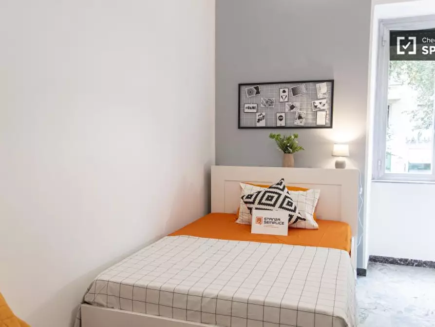 Immagine 12 di Camera condivisa in affitto  in Viale delle Province a Roma