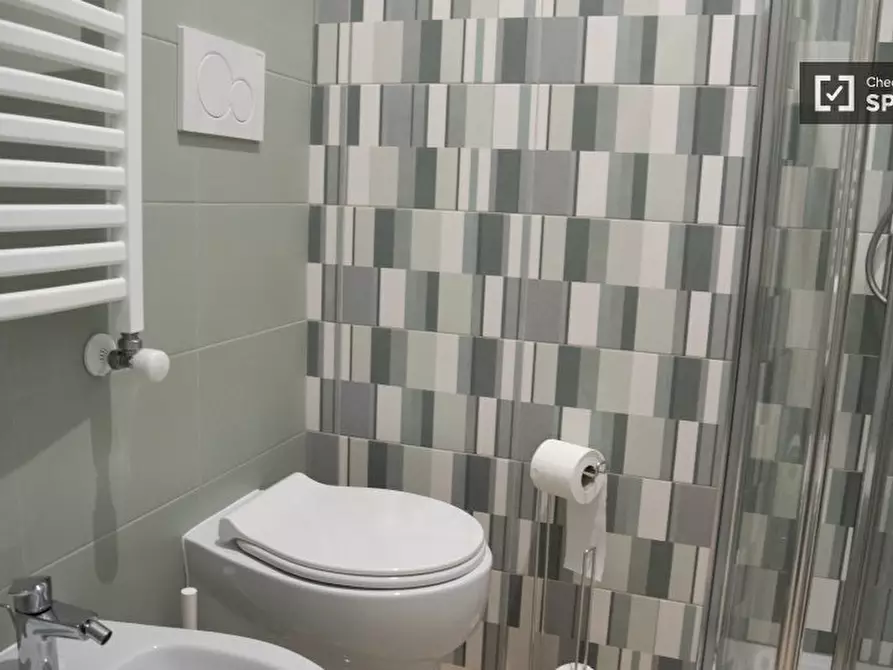 Immagine 3 di Camera condivisa in affitto  in Via Caprarola a Roma