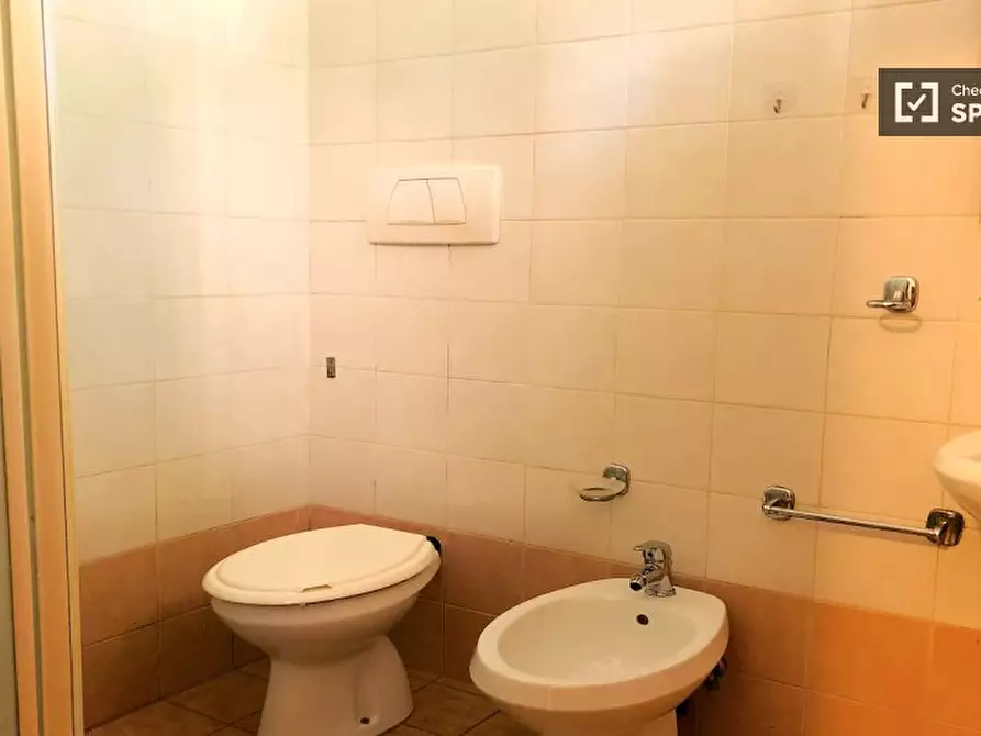 Immagine 5 di Camera condivisa in affitto  in Via Alessandro Brisse a Roma