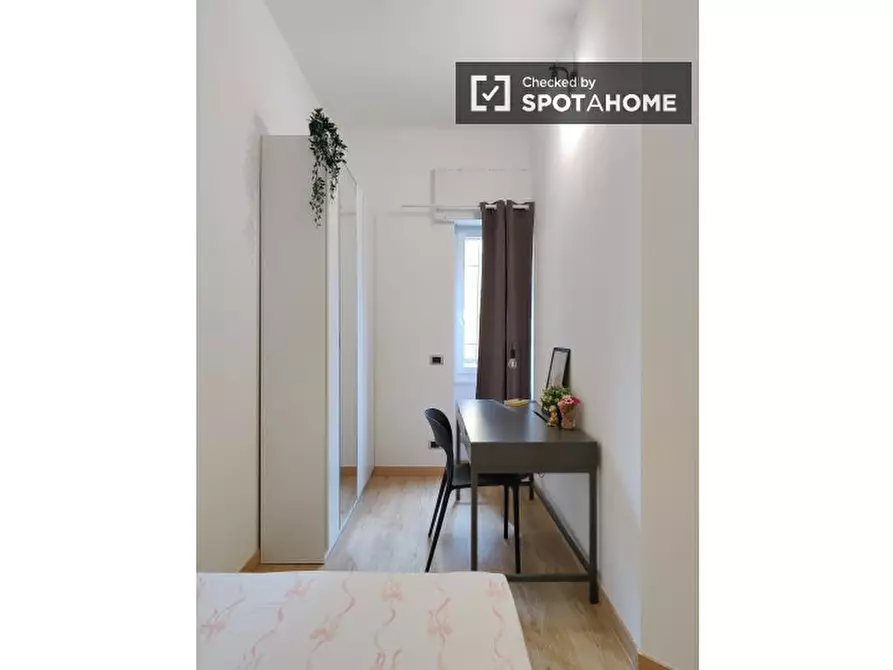 Immagine 2 di Camera condivisa in affitto  in Viale Enrico Forlanini a Milano