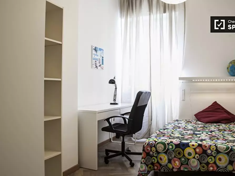 Immagine 3 di Camera condivisa in affitto  in Via Temistocle Calzecchi Onesti a Roma