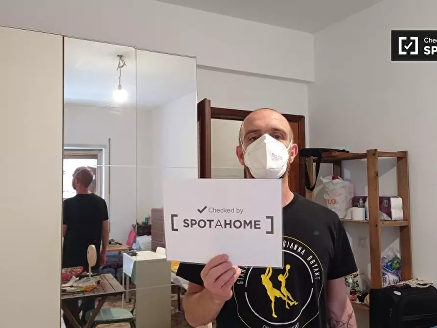 Immagine 9 di Camera condivisa in affitto  in Via Renato Simoni a Roma
