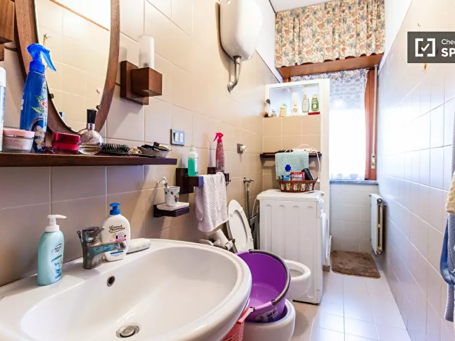 Immagine 9 di Camera condivisa in affitto  in Via Paolo Barison a Roma