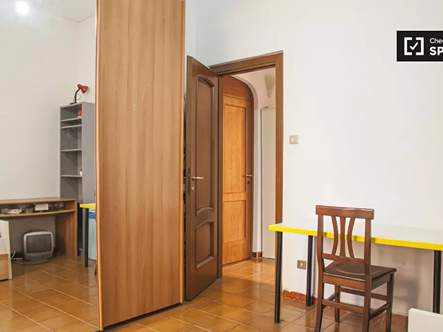 Immagine 16 di Camera condivisa in affitto  in Via Alessandro Avoli a Roma