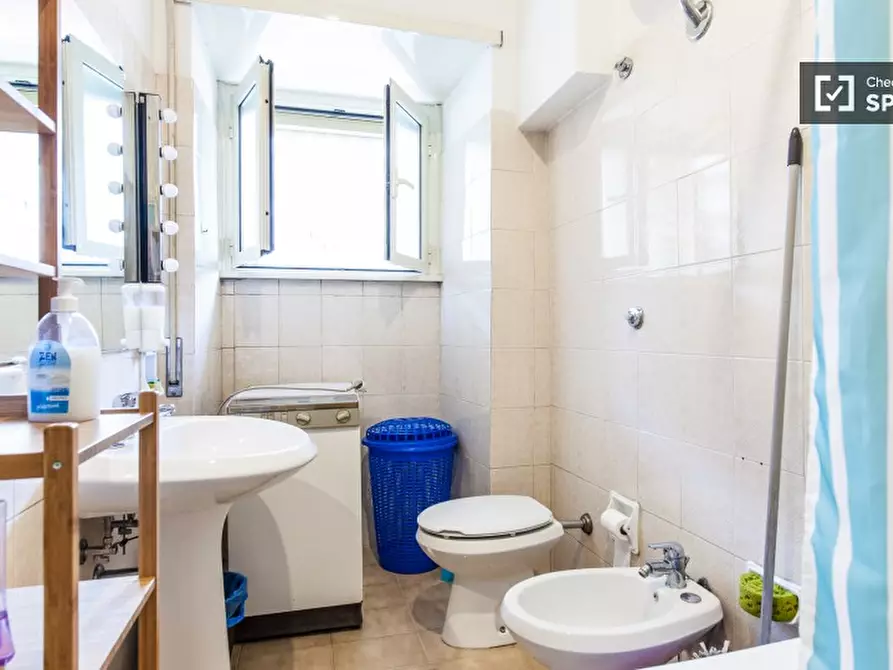 Immagine 12 di Camera condivisa in affitto  in Viale Partenope a Roma