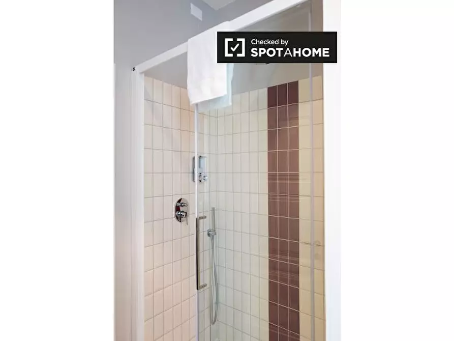 Immagine 5 di Appartamento in affitto  in Via Irnerio a Bologna