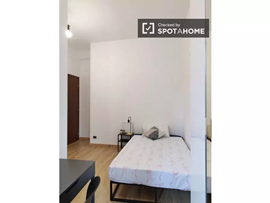 Immagine 3 di Camera condivisa in affitto  in Viale Enrico Forlanini a Milano