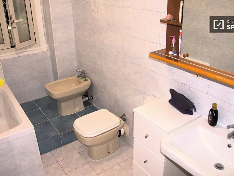 Immagine 17 di Camera condivisa in affitto  in Via Giuseppe de Robertis a Roma