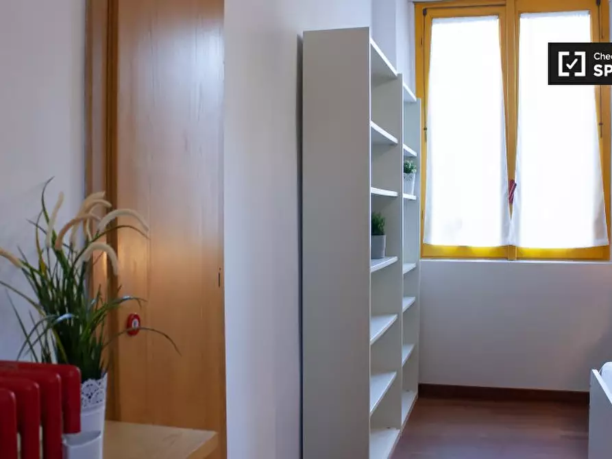 Immagine 4 di Camera condivisa in affitto  in Via Arona a Milano