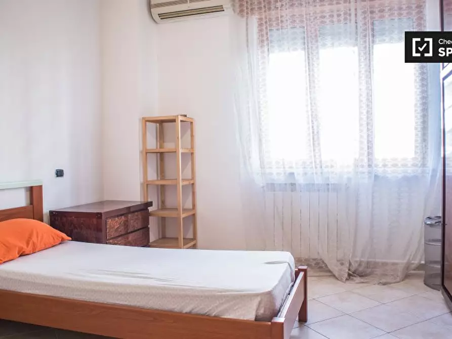 Immagine 3 di Camera condivisa in affitto  in Via Romolo Balzani, 00177 Roma RM, Italy a Roma