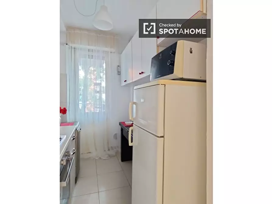 Immagine 8 di Camera condivisa in affitto  in via Barzoni a Milano