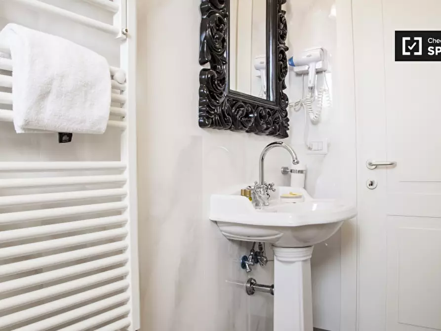 Immagine 7 di Camera condivisa in affitto  in Piazza Pio XI a Roma