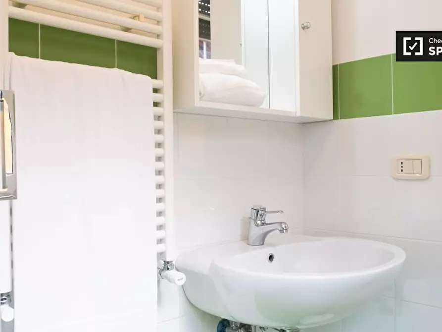 Immagine 6 di Camera condivisa in affitto  in Via dei Giovi a Roma