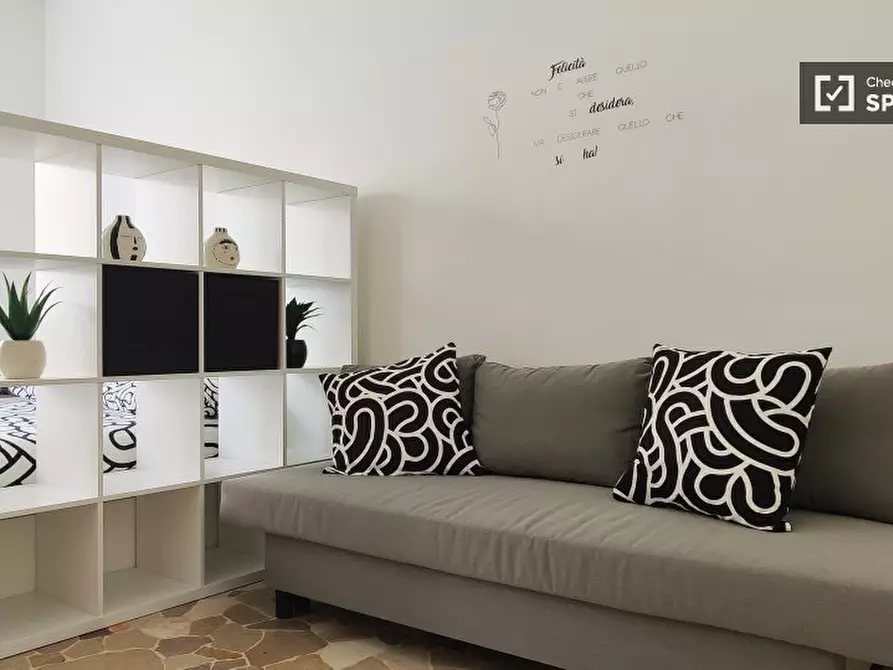 Immagine 3 di Ufficio in affitto  in Via Lorenteggio a Milano