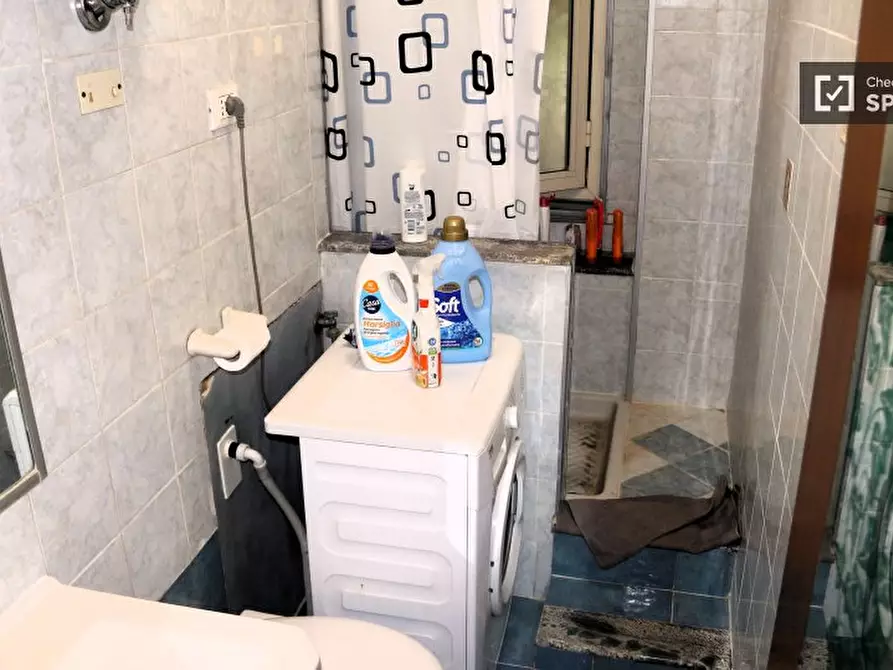 Immagine 8 di Camera condivisa in affitto  in Via Giuseppe de Robertis a Roma