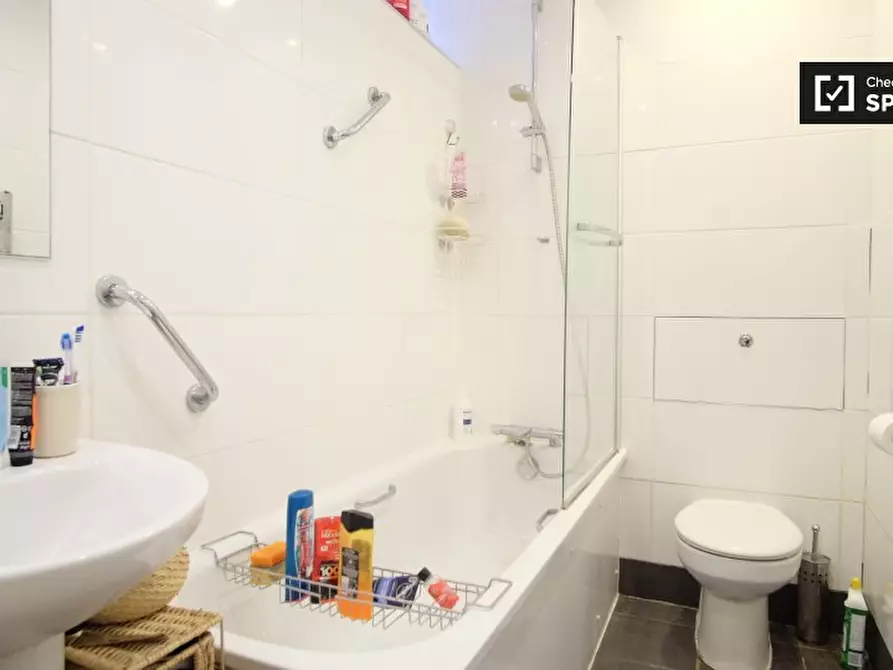Immagine 13 di Camera condivisa in affitto  in flat, 55 Cooper Rd, London NW10 1BF, UK a Brent