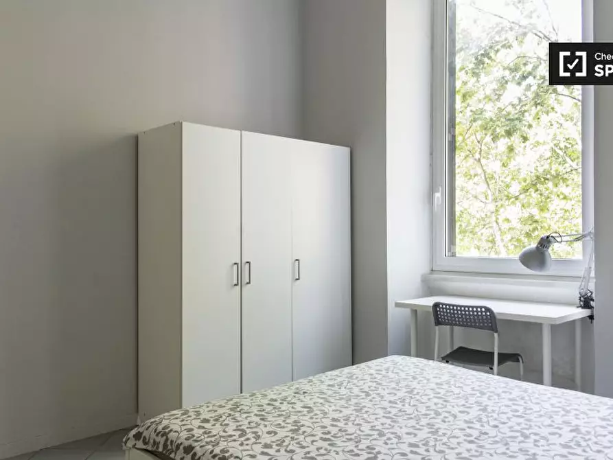 Immagine 2 di Camera condivisa in affitto  in Viale Regina Margherita, 00198 Roma RM, Italy a Roma