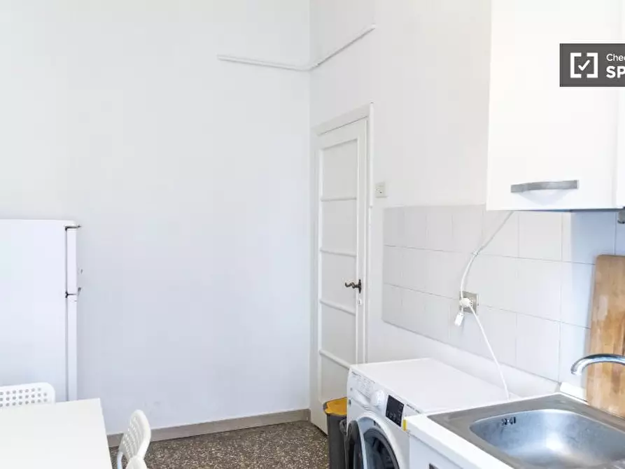 Immagine 19 di Camera condivisa in affitto  in Via Tripolitania a Roma