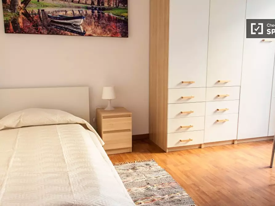 Immagine 12 di Camera condivisa in affitto  in Via del Fontanile Arenato a Roma