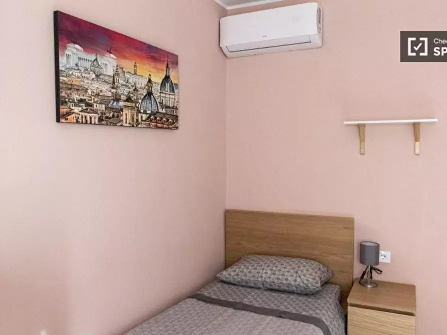 Immagine 6 di Camera condivisa in affitto  in Via dei Frassini a Roma