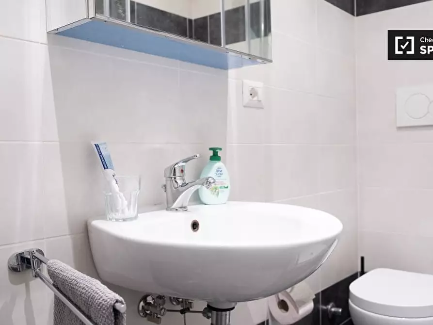 Immagine 6 di Camera condivisa in affitto  in Viale dei Salesiani a Roma