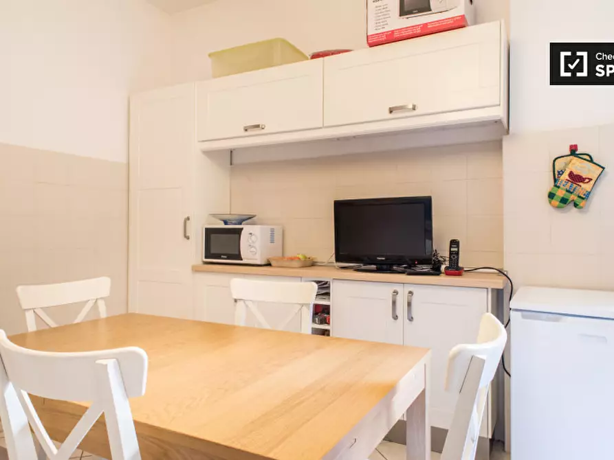 Immagine 9 di Camera condivisa in affitto  in Largo dei Colli Albani a Roma