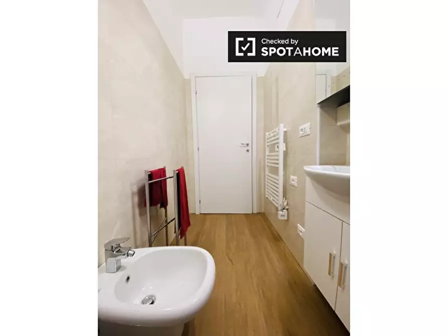 Immagine 16 di Camera condivisa in affitto  in P.za XXV Aprile a Milano