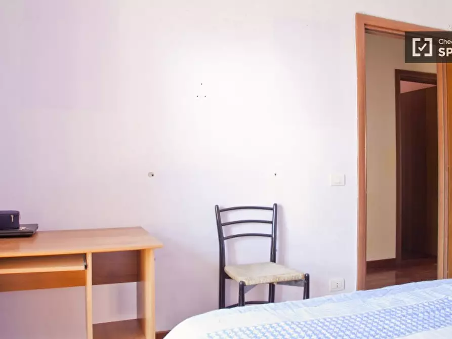 Immagine 3 di Camera condivisa in affitto  in Via Augusto Casciani a Roma