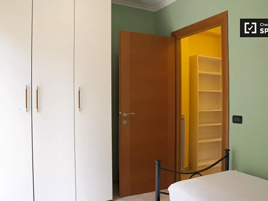 Immagine 3 di Camera condivisa in affitto  in Via del Casale Ferranti, 00173 Roma RM, Italy a Roma