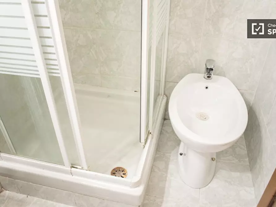 Immagine 9 di Camera condivisa in affitto  in Via Salaria a Roma