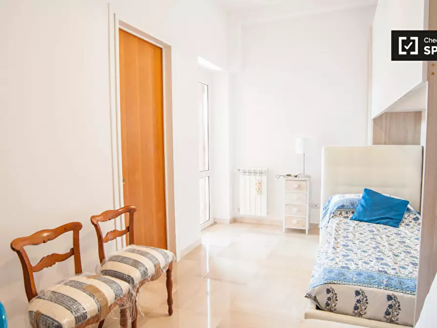 Immagine 3 di Camera condivisa in affitto  in Via Aurelia a Roma