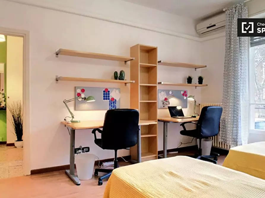 Immagine 3 di Camera condivisa in affitto  in Via Giovanni Pezzotti a Milano