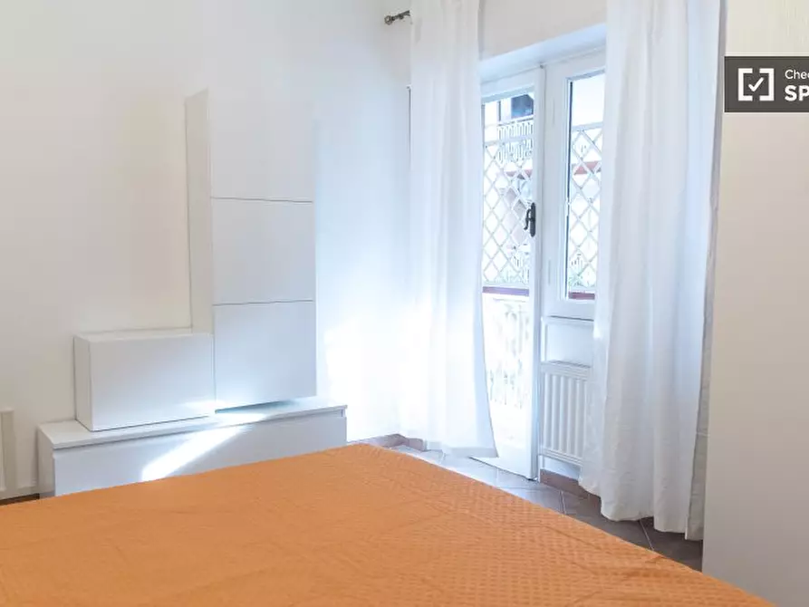 Immagine 2 di Camera condivisa in affitto  in Via Antonino Pio a Roma