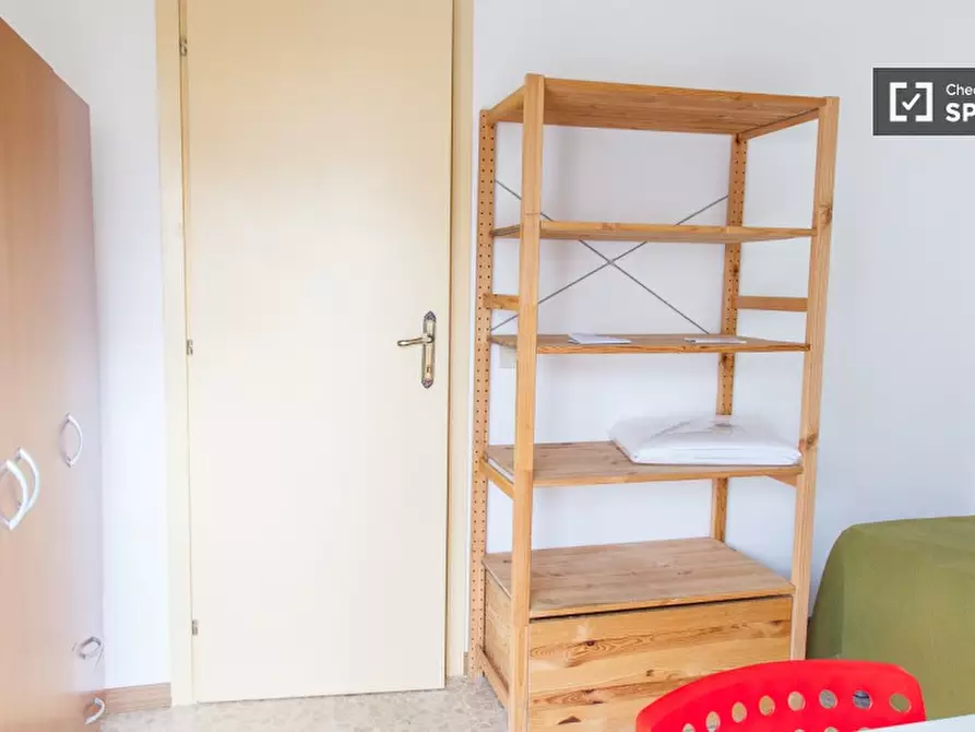 Immagine 2 di Camera condivisa in affitto  in Via Val Padana a Roma