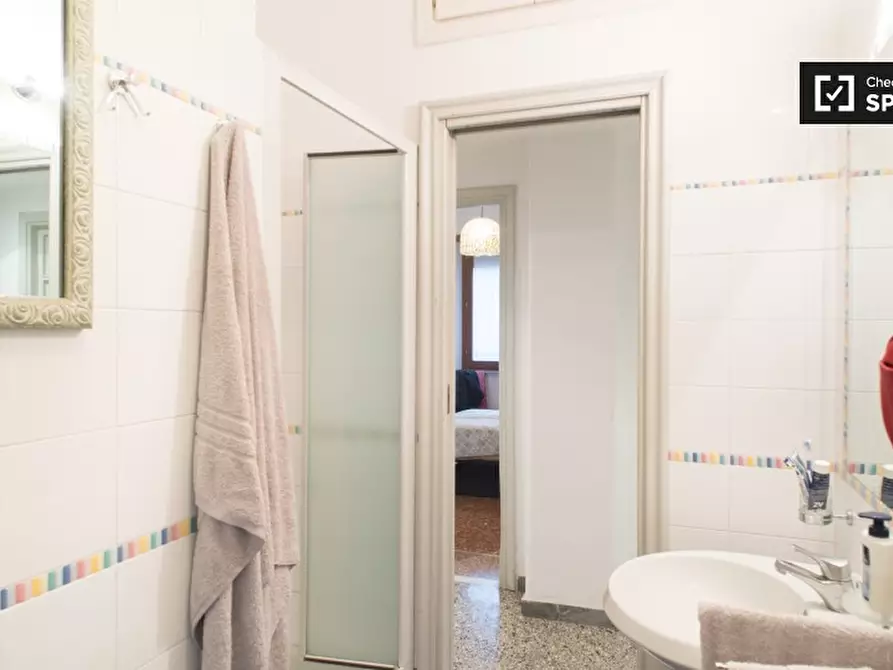 Immagine 17 di Camera condivisa in affitto  in Via Montebuono a Roma