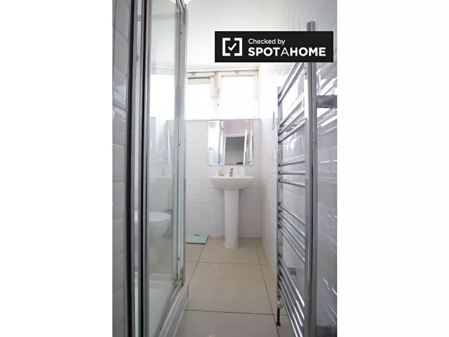 Immagine 10 di Camera condivisa in affitto  in Walter Terrace a Poplar