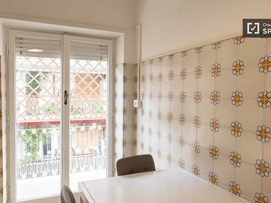 Immagine 14 di Camera condivisa in affitto  in Via Antonino Pio a Roma