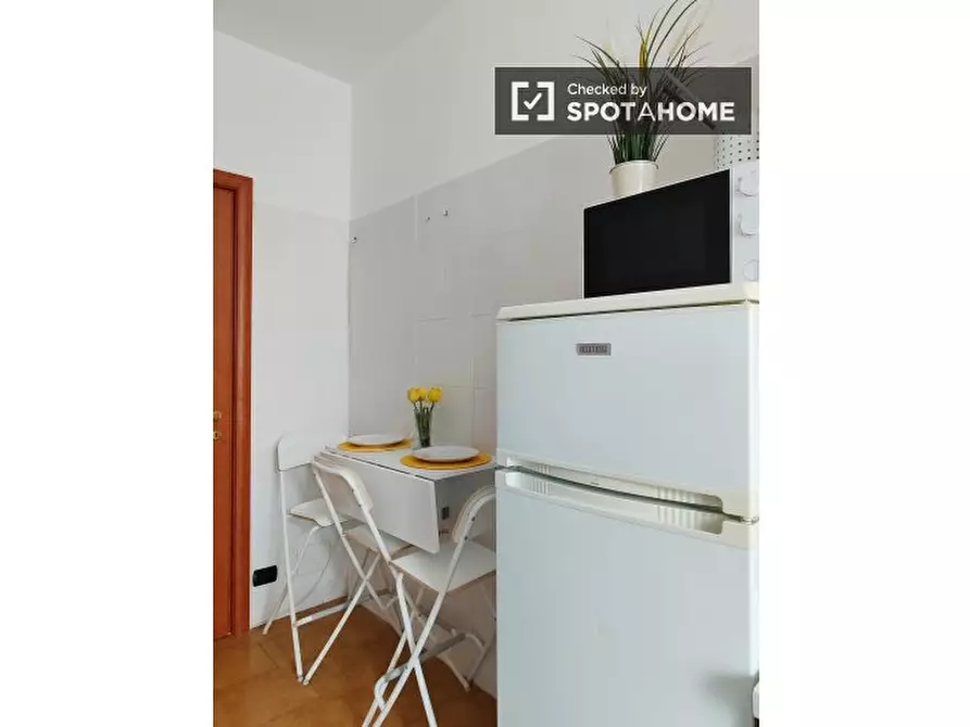 Immagine 13 di Camera condivisa in affitto  in Via Breno a Milano