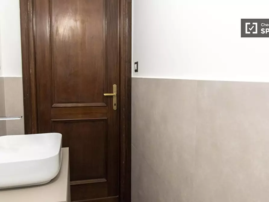 Immagine 9 di Camera condivisa in affitto  in Piazza Alfonso Neuschuler a Roma